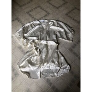 Fantasies by Morgan Taylor Ivory Short Wrap Robe with Tie - One Size